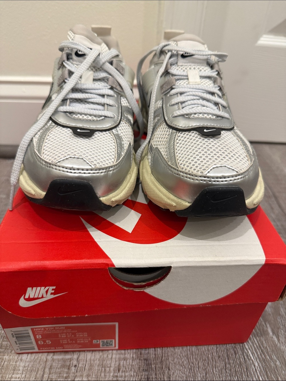 Nike Gray & Silver Mesh Athletic Sneakers